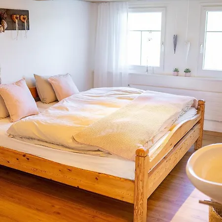 Gaestehaus Aemisegg Bed and Breakfast