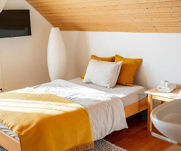 Gaestehaus Aemisegg Bed and Breakfast *